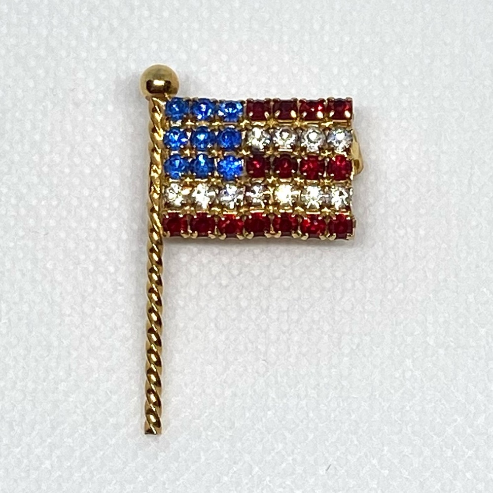 Vintage American Flag Crystal Pin Brooch - Patriotic Sparkle for All Americans